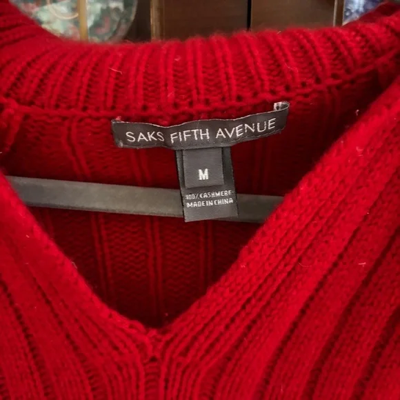 Saks Fifth Avenue Red Cashmere V Neck Sweater SZ M - Picture 2 of 4